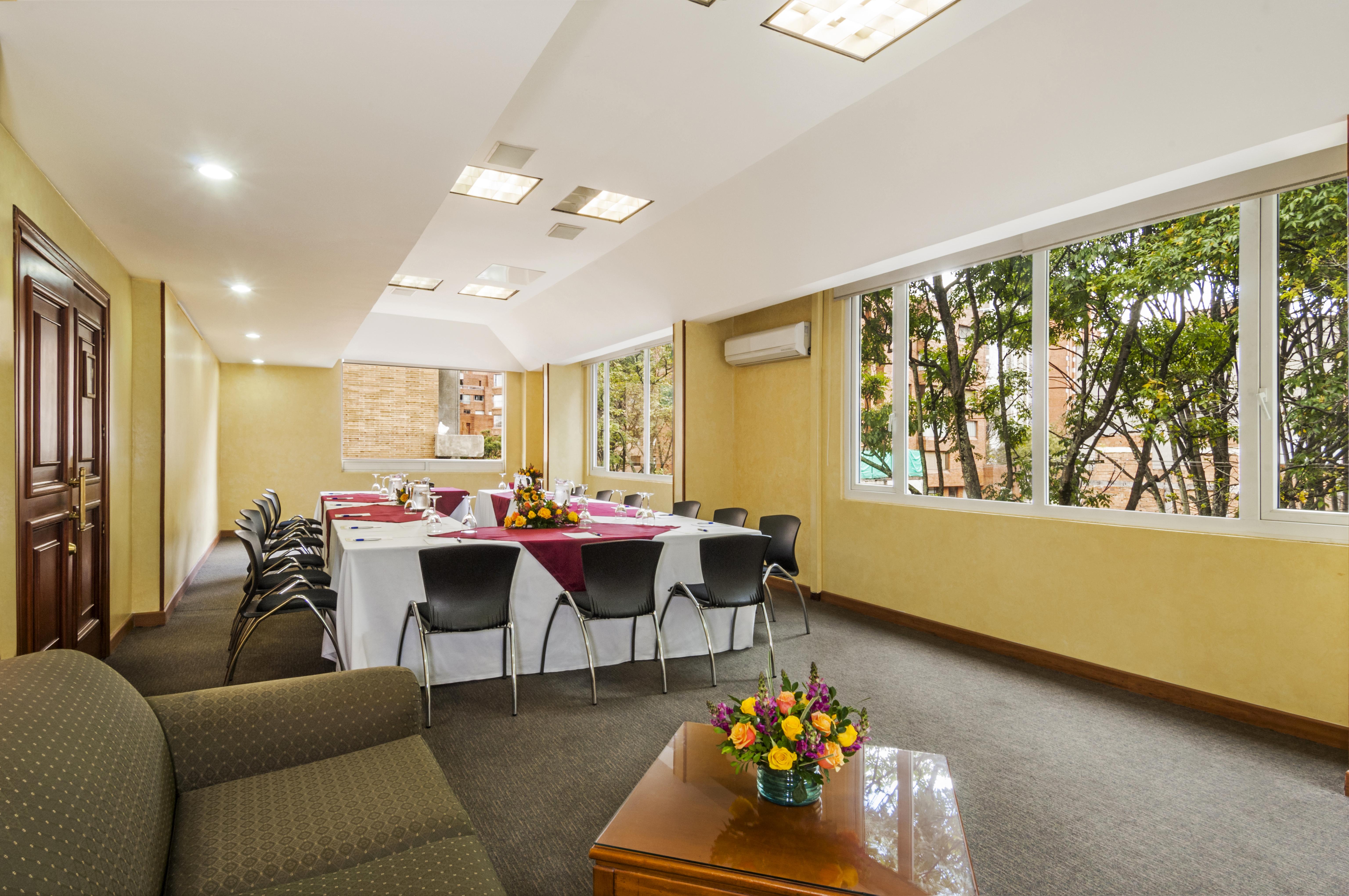 Hotel Porton Bogota Bagian luar foto